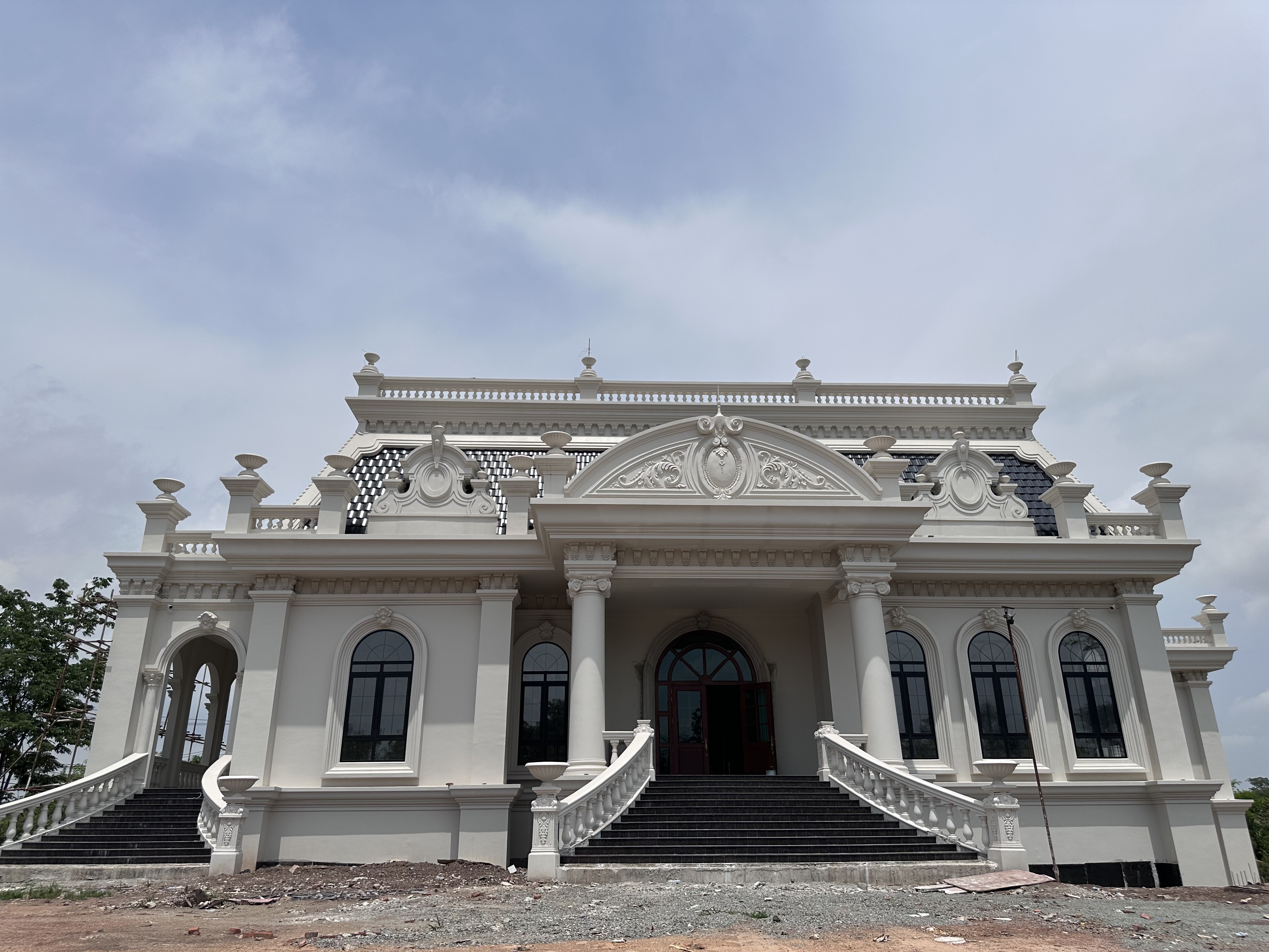 Laos Grand Villa entrance