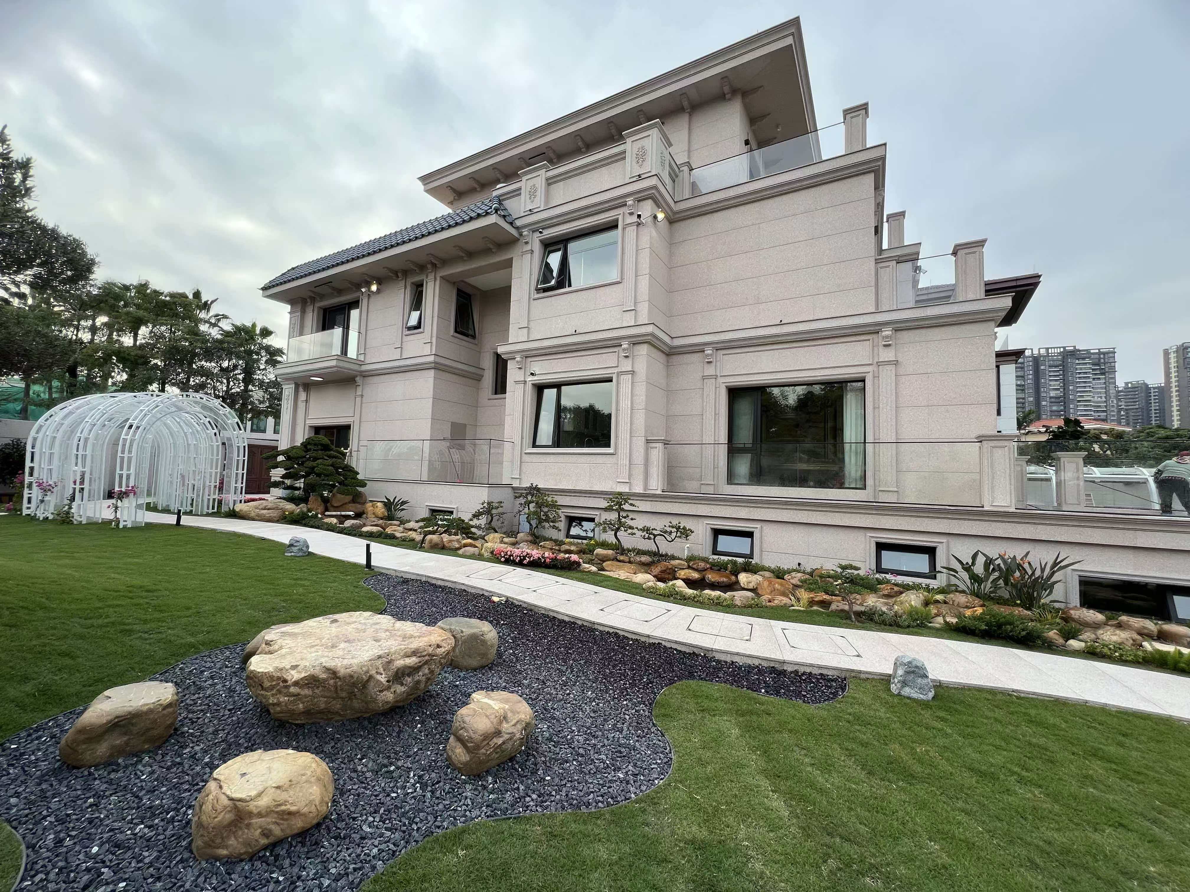 Full-home residence exterior glazing